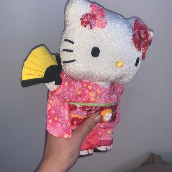 Sanrio Hello Kitty Plush - Picture 3 of 5